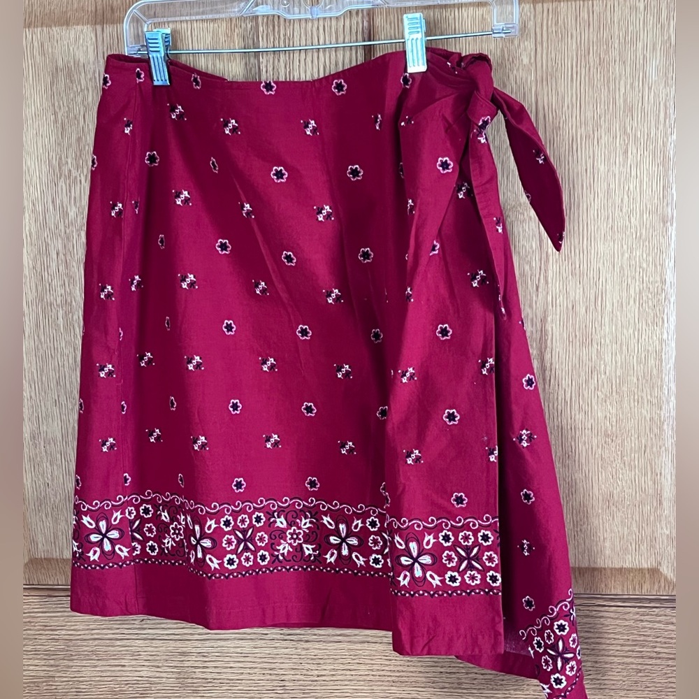 Crazy Horse Western Red Floral bandana print wrap Skirt 
Size 14